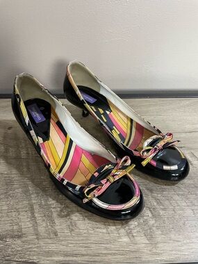 Womens EMILIO PUCCI Black PATENT LEATHER Silk Trim Designer KITTEN Heel PUMPS 37